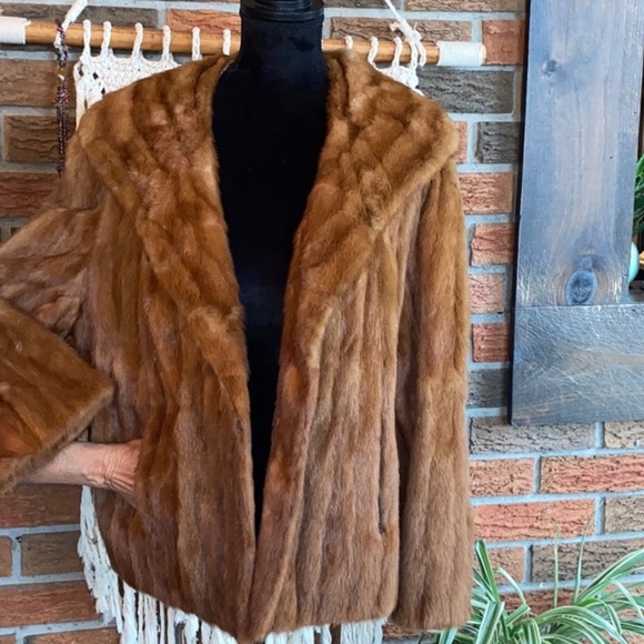 Eatons Fur Salon Jackets & Blazers - 🧥 Eatons Vintage Fur Jacket EUC